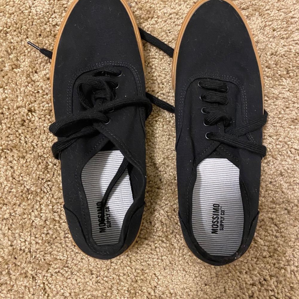 Canvas shoes